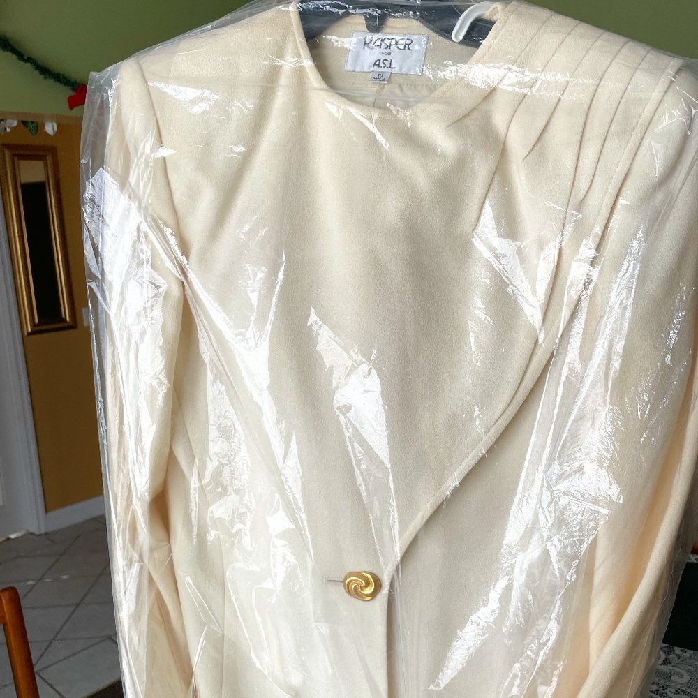 KASPER ASL Vintage Off White Suit Jacket & Skirt